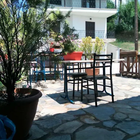 Kostis Hause Ii كاستراكيون